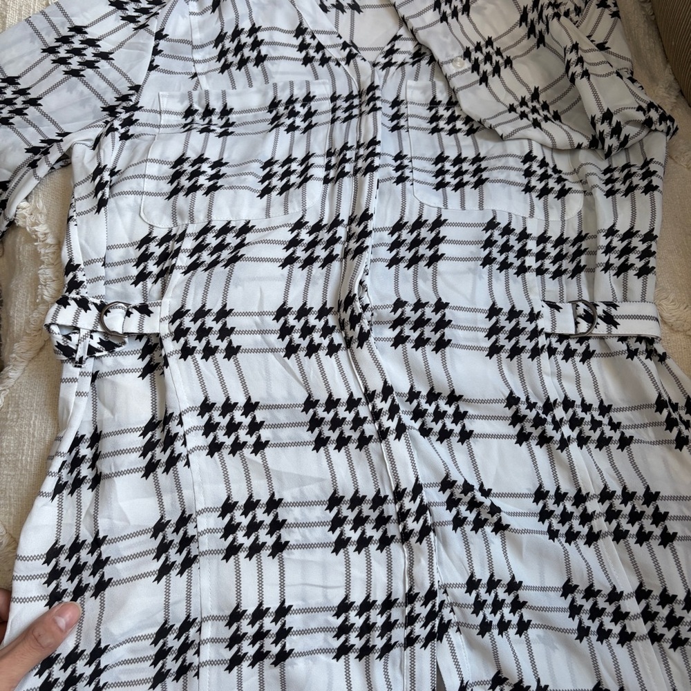 Reitmans Black & White Grid Houndstooth Button-Up Blouse - Picture 5 of 10